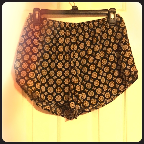 Women’s dressy shorts - Picture 1 of 2